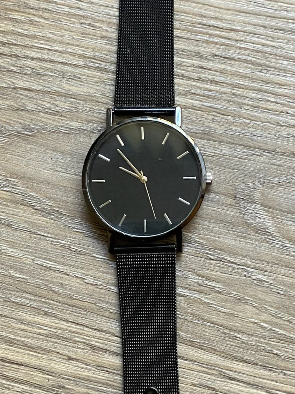 Minimalist Black Men's Mesh Strap Watch